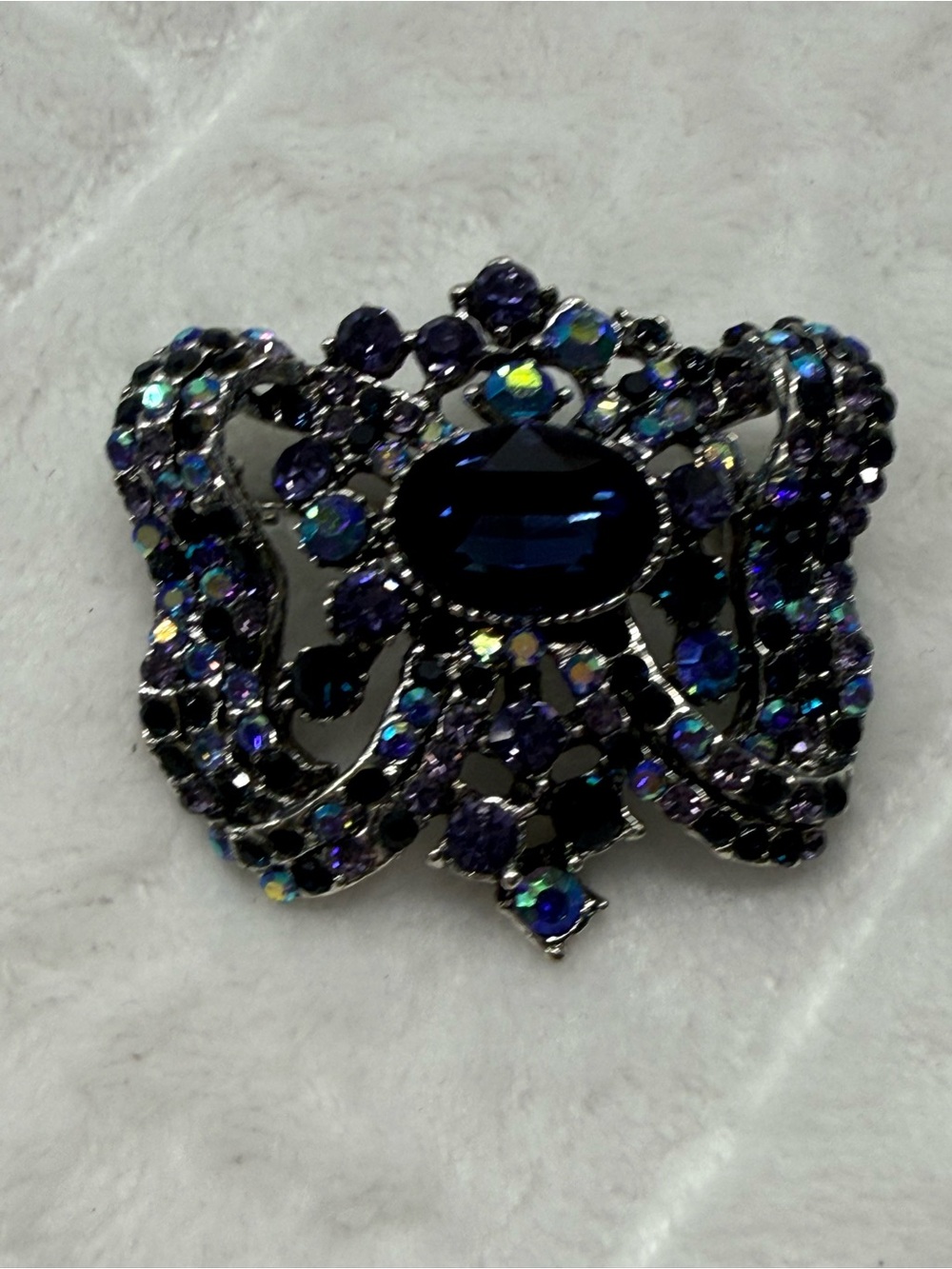 Vintage-Inspired Blue Crystal Brooch – Elegant Women's Jewelry
